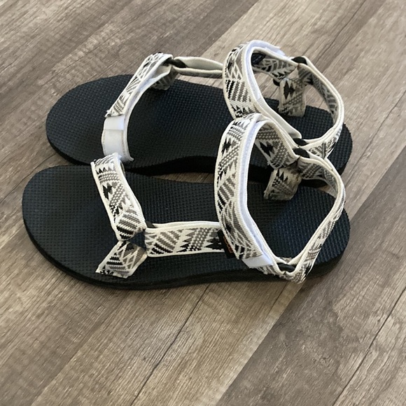 Teva’s - Picture 3 of 4